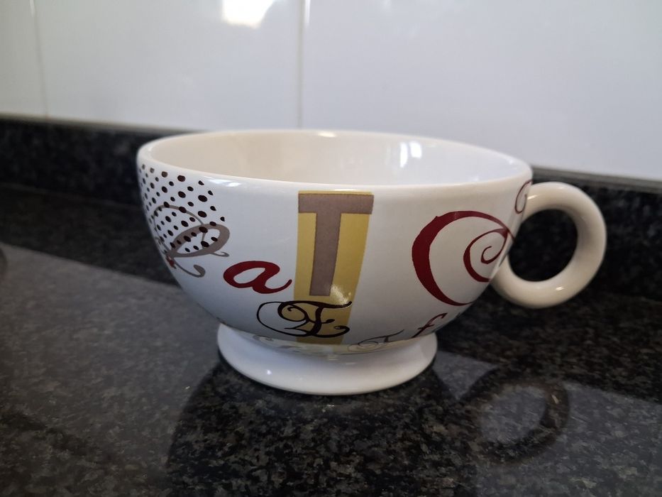 Conjunto chá (bule e chávena)