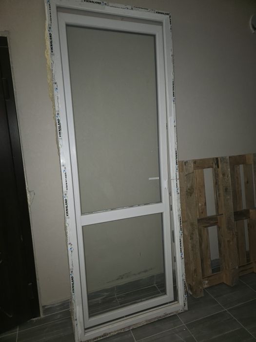 Металопластикова балконна дверь з рамою