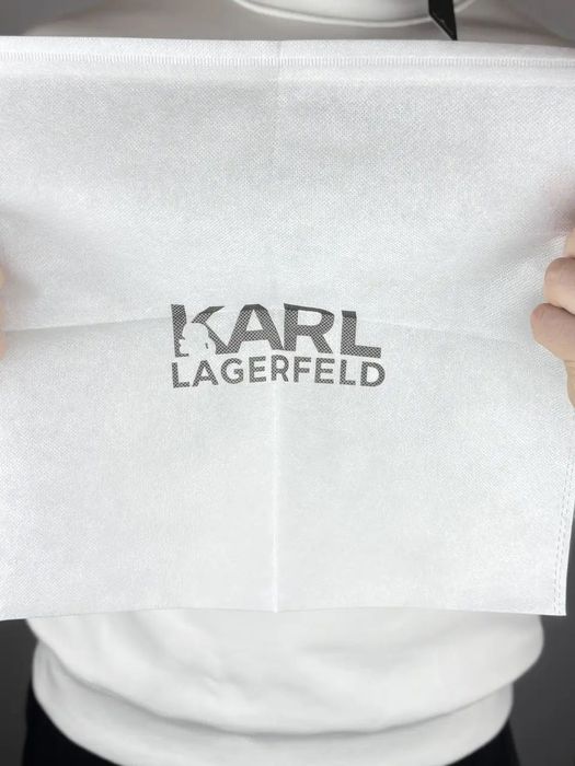 Сумка через плече Karl Lagerfeld у 2-ох кольорах: Чорний, Сірий.