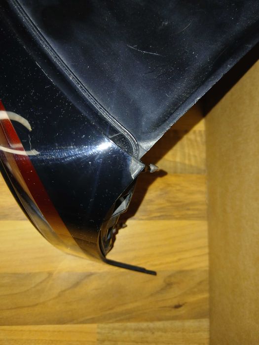 lampa prawa tył tylna w błotnik Tesla 3 Y