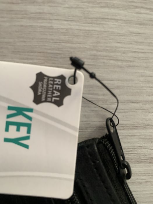 Czarne skórzane etui na klucze