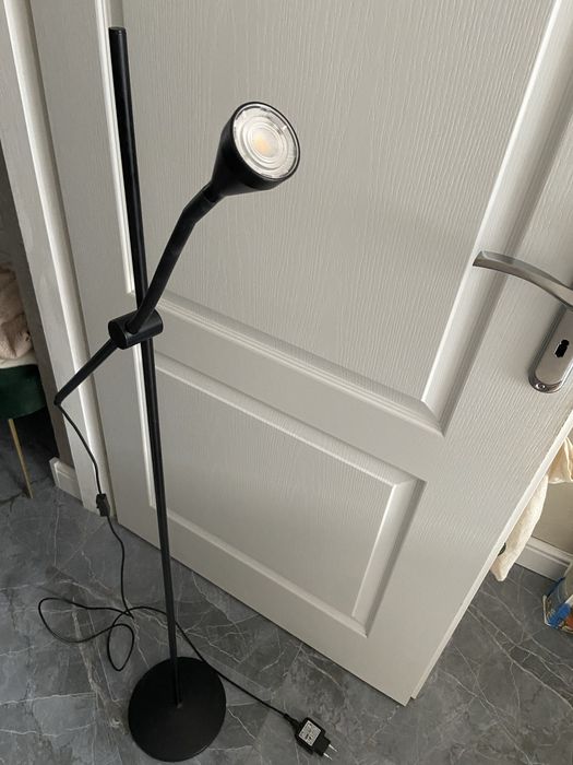 Lampa podlogowa regulowana czarna z ikea