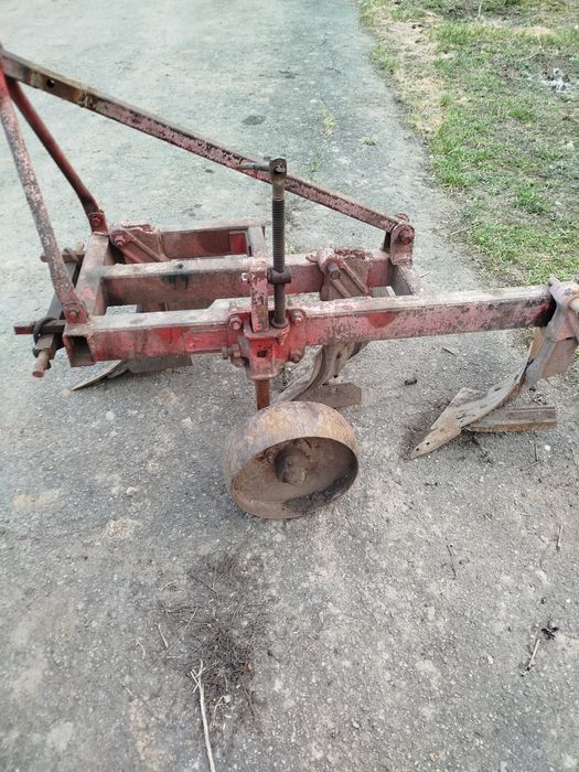 Продам плуг трактора т 25