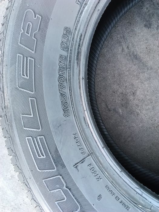 Продам шини 205/70R15