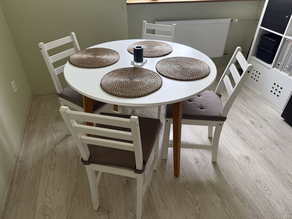 Sprzedam stół kuchenny wraz z krzesłami