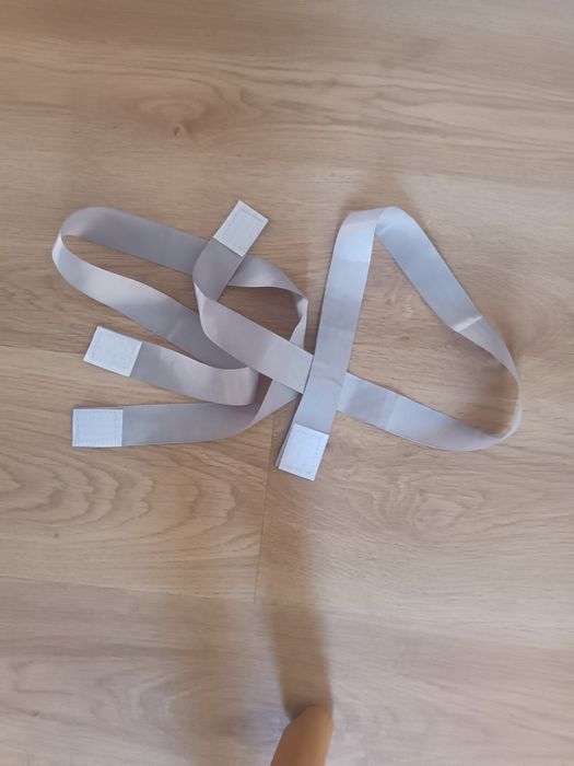 2 fabric straps with Velcro