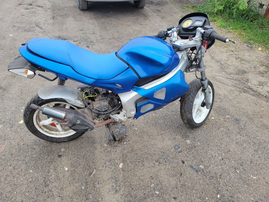 Скутер мотоцикл Gilera DNA на ходу