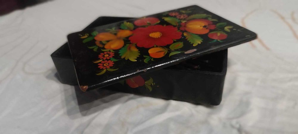 Шкатулка з Пертриківським розписом