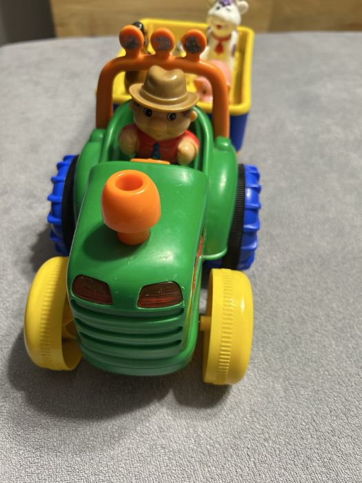 Zabawka edykacyjna Dumel, gra i jeździ, farmer, traktor + 4 figur