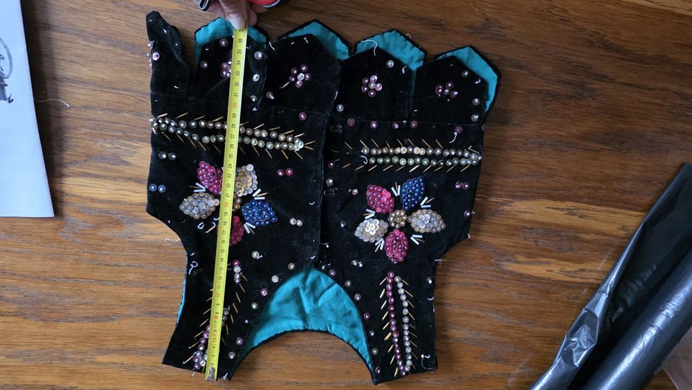 Serdaczek wyszywany cekinami