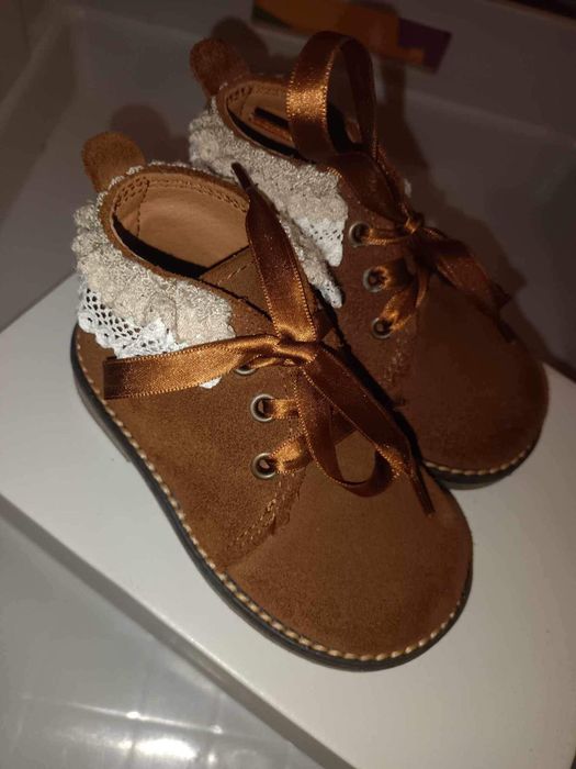 Botas castanhas criança