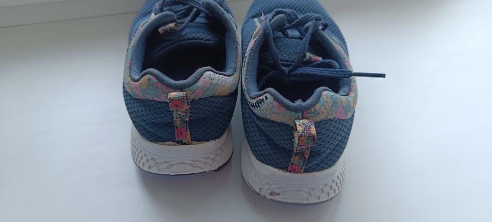 Skechers дівчачі 37,5