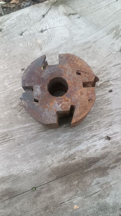 Продам фрезу металева