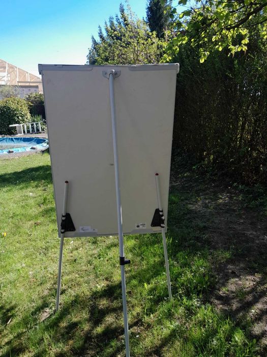 Flipchart  na trójnogu 100/60 cm-stan bardzo dobry