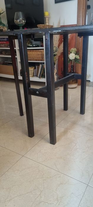 Mesa dobrável em Madeira.