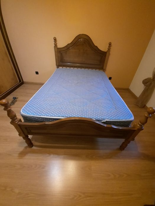 Cama casal + estrado + colchão