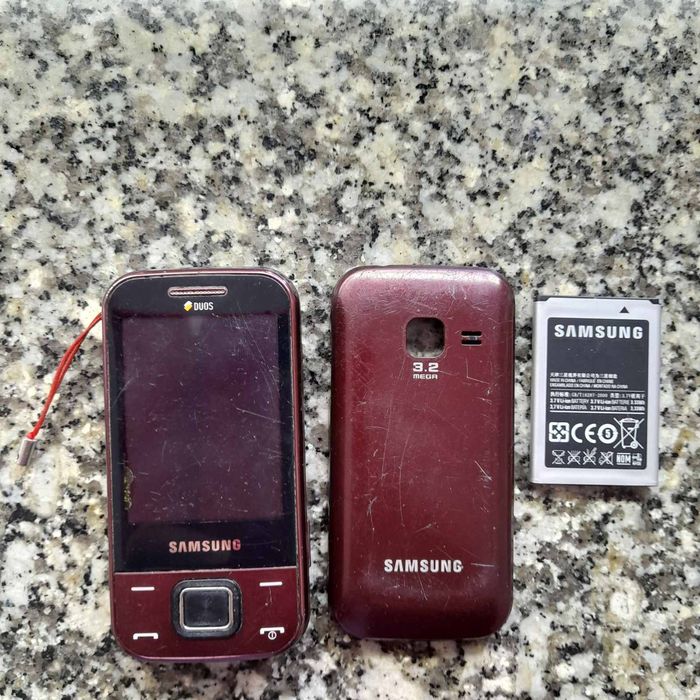 Мобильный телефон Смартфон Samsung Galaxy J1 2016