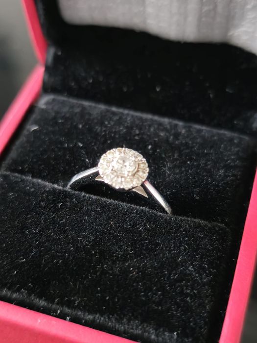 Pierścionek białe złoto