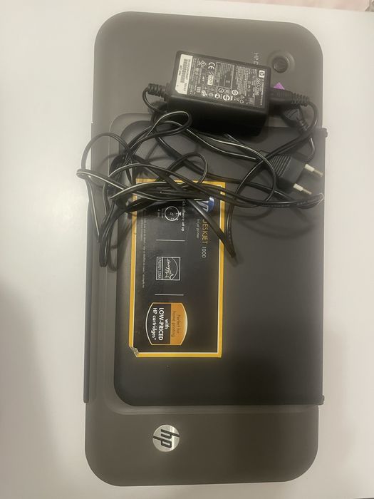 Принтер HP DeskJet 1000 с пустыми картриджами
