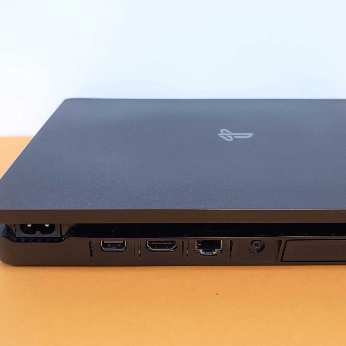 PS4 Slim 1TB Desbloqueada + GTA 5 + 3 Jogos + 1 Comando Novo + Cabo