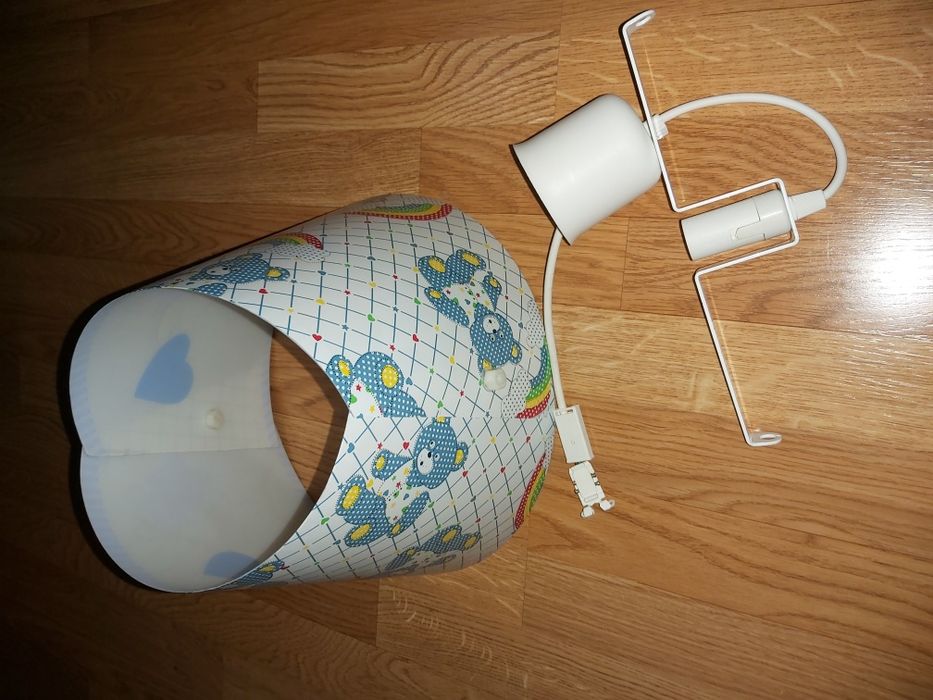 Candeeiro de teto para criança