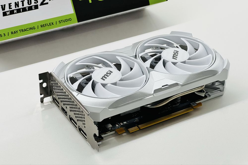 Placa Gráfica MSI GeForce RTX 4060 Ventus 2X White OC 8GB GDDR6