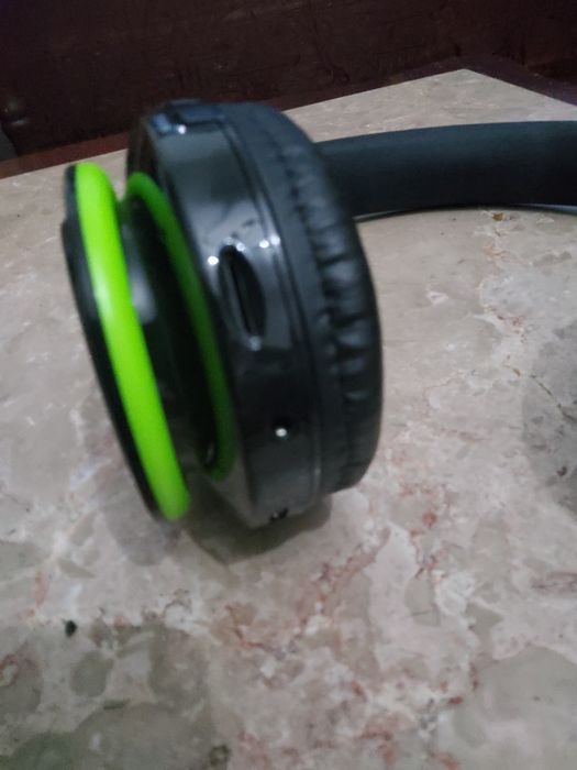 Fones mp3 com rádio  fm e micro SD, boa autonomia e muito estimados.