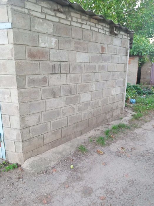Продам гараж в  центре