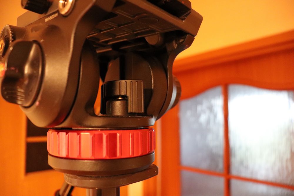 Statyw Manfrotto MT055XPRPRO3 + głowica MVH502AH