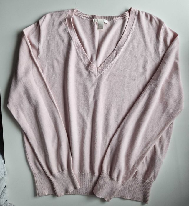 Klasyczny różowy lekki sweter z dekoltem w serek H&M r. M