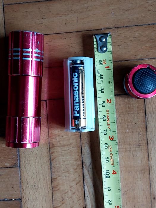 Mała latarka diody led na 3 baterie AAA