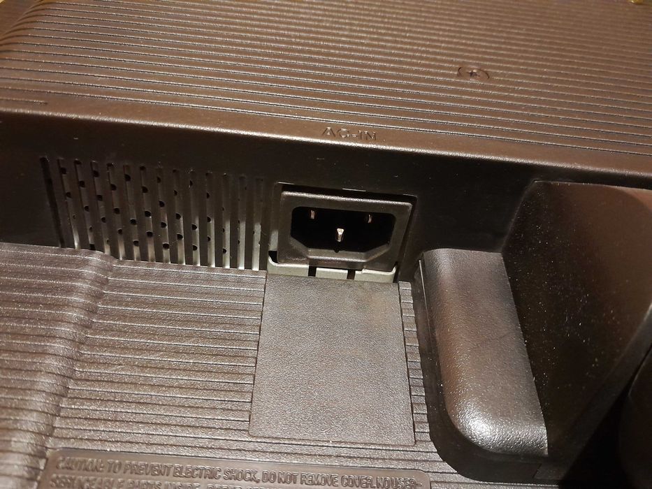 Monitor LG Flatron, 19" model L1919S, sprawny