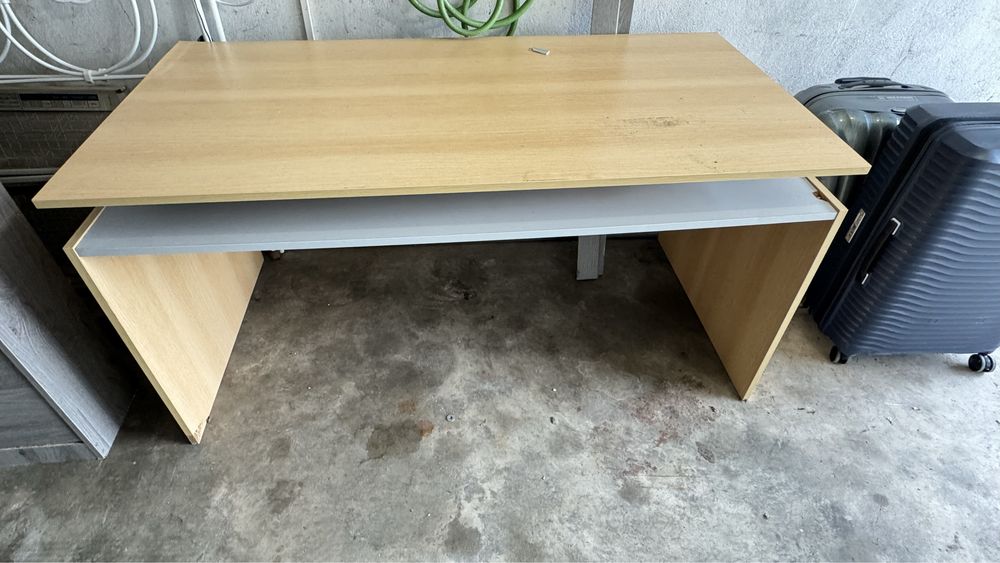 Secretaria de madeira beige