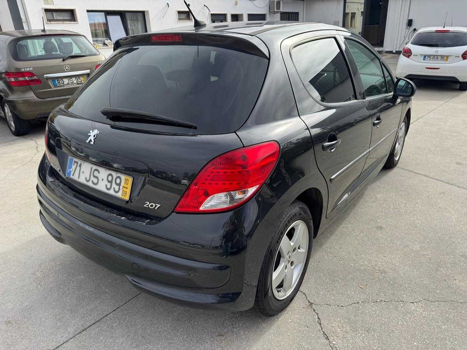 Peugeot 207 Preto