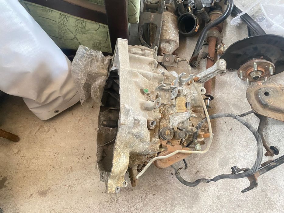 Запчастини на хонда FR-V