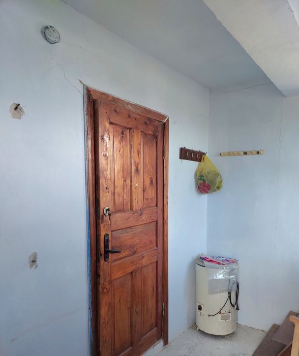 Продам  крепкий дом в пригороде Черноморска