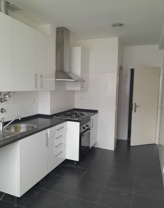 Apartamento T2 remodelado na Quinta do Mendes
