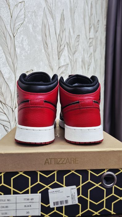 Кросівки Nike Air Jordan Mid 1