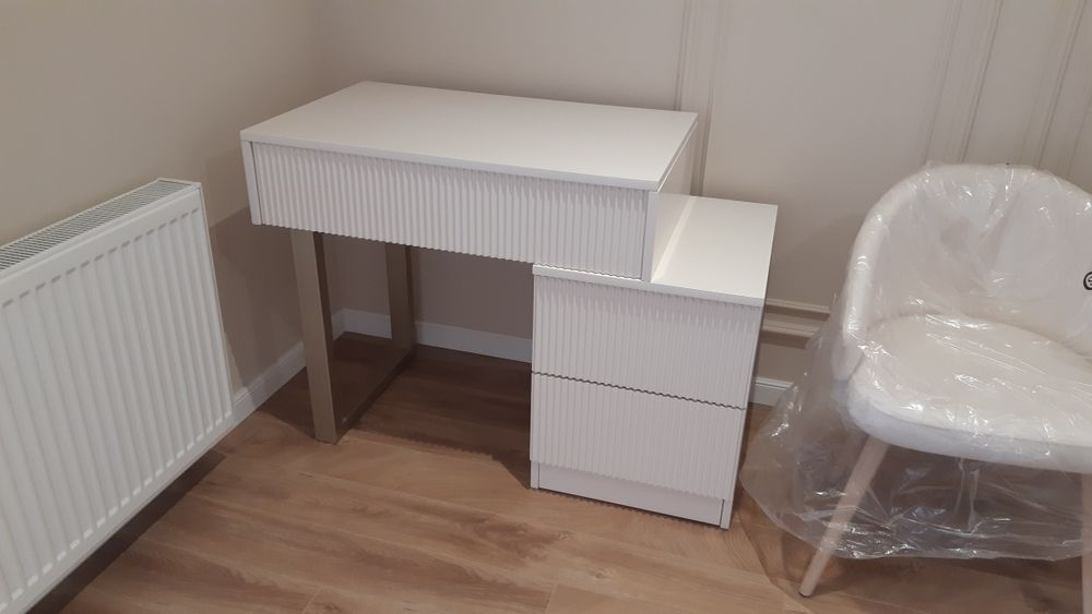 Косметичний столик, фарбований МДВ (3 шухляди)