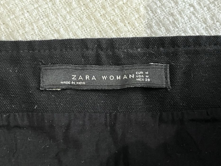 Czarna mini spódnica z haftem M Zara