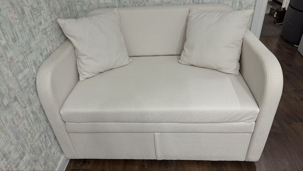 Диван- ліжко 127*80см в ідеальному стані 15600грн