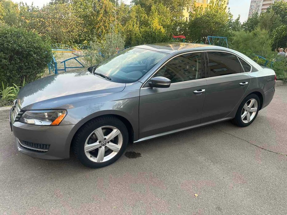 Продається Volkswagen Passat 2012 року