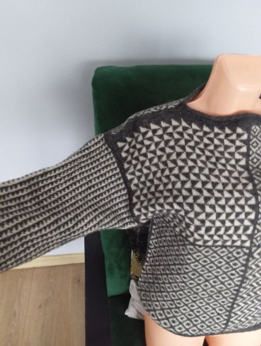 Ciepły sweterek damski