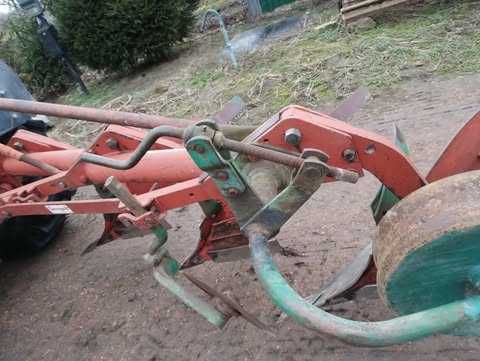 Плуг KVERNELAND трьохкорпусний