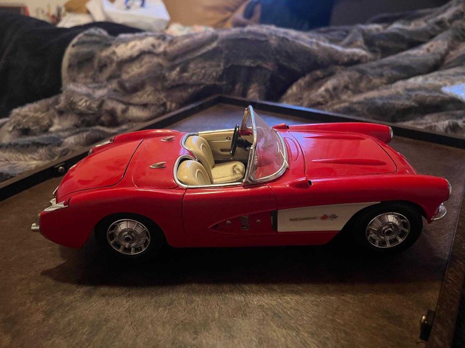 Miniatura 1:18 Chevrolet corvette de 1957