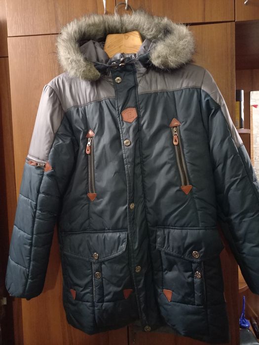 Куртка підліткова б/у. в гарному стані.