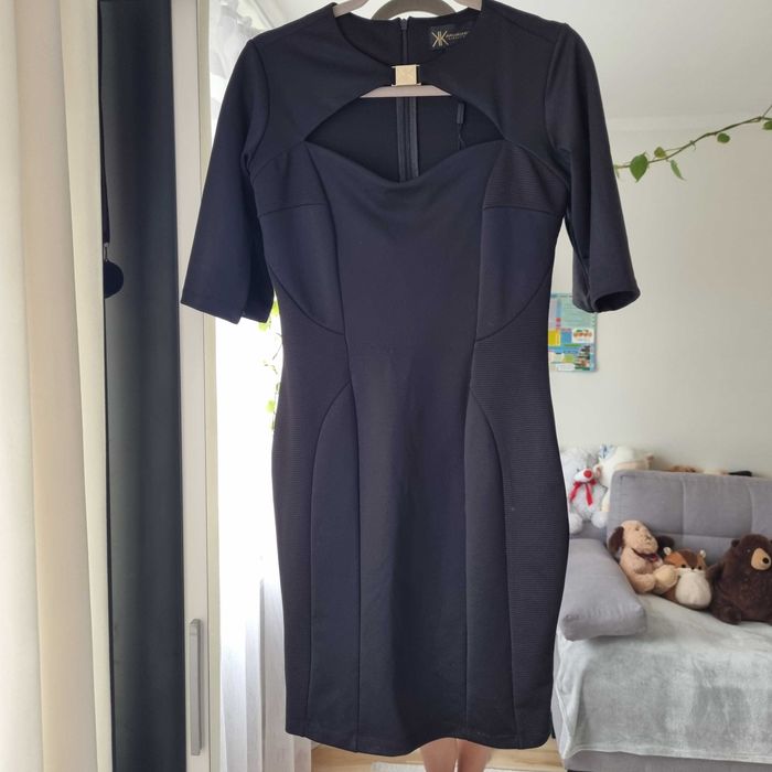 Piękna dopasowana czarna sukienka Kardashian Kollection rozm.M-małe L