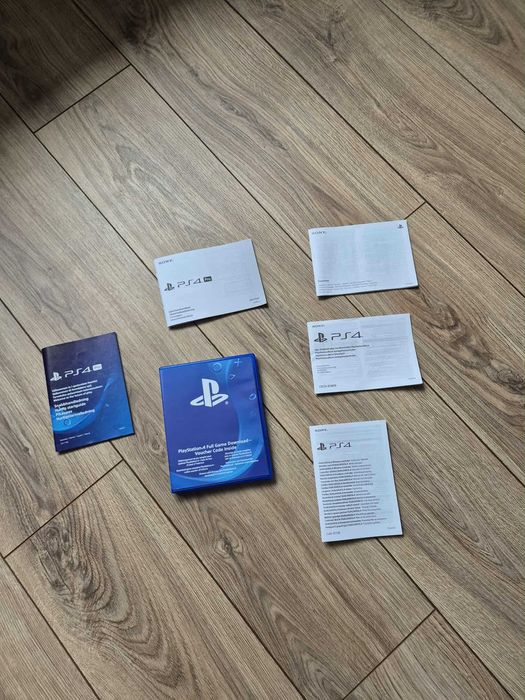 PlayStation 4 Pro 1Tb + 2 Pady ze stacją ładującą + 2x Move