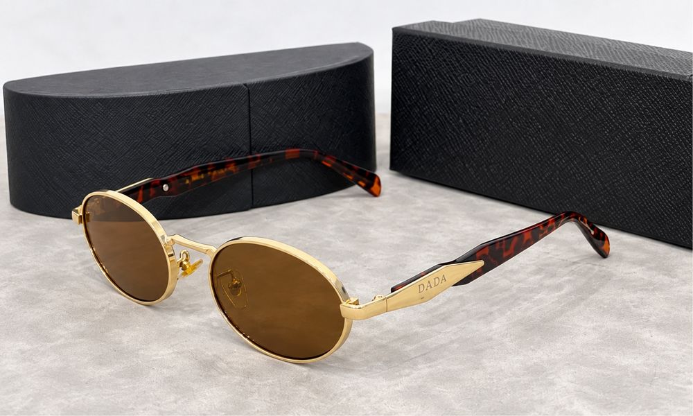 Prada – srebrne z czarnymi zausznikami