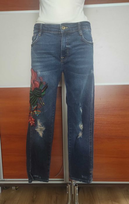 Jeansy z haftem Zara M 38 kwiaty haftowane spodnie haft
